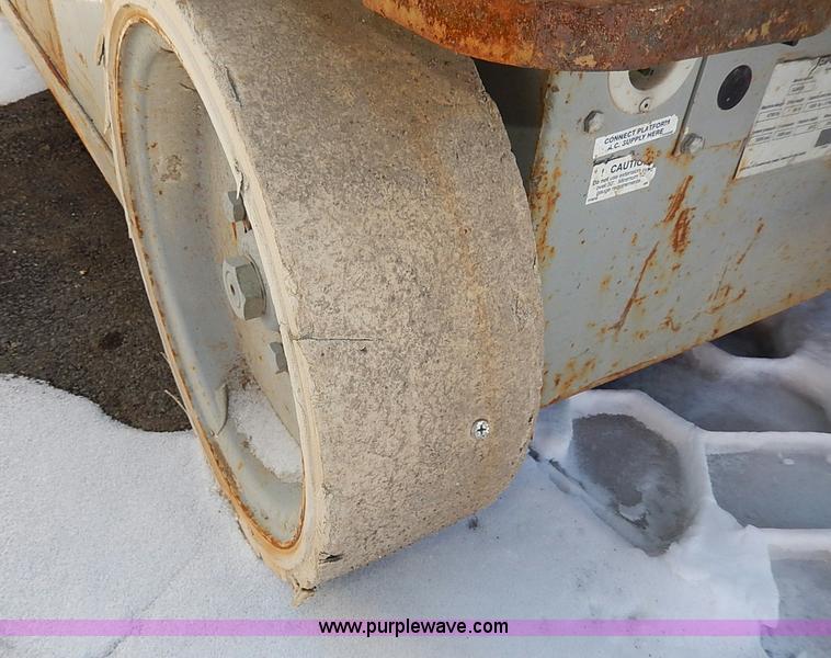 image for item I9336 2007 Skyjack SJIII4626 electric scissor lift