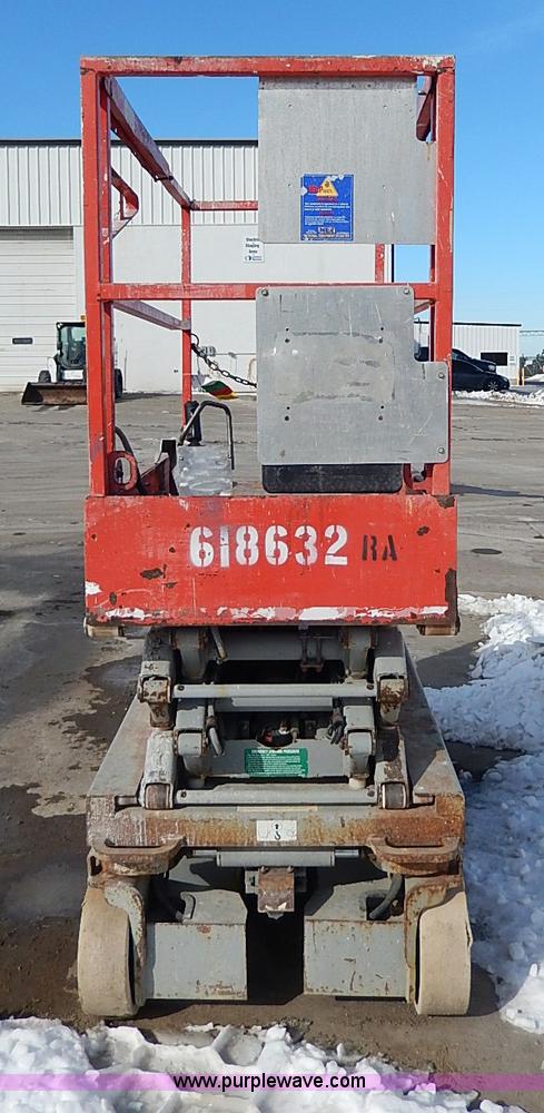 image for item I9337 2006 Skyjack SJIII3219 electric scissor lift