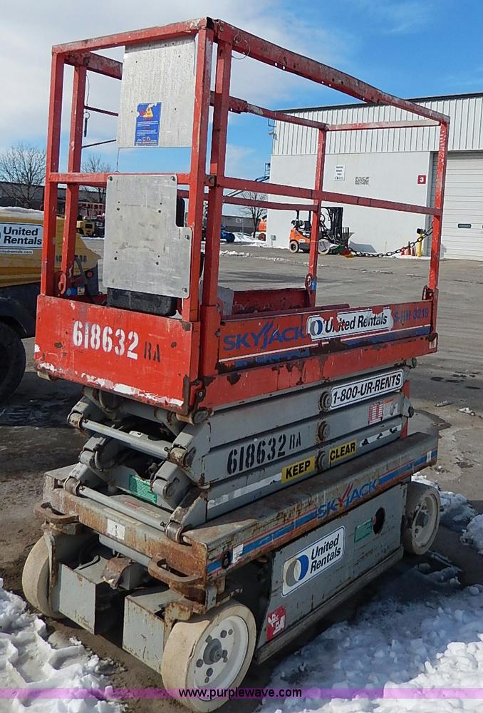 image for item I9337 2006 Skyjack SJIII3219 electric scissor lift