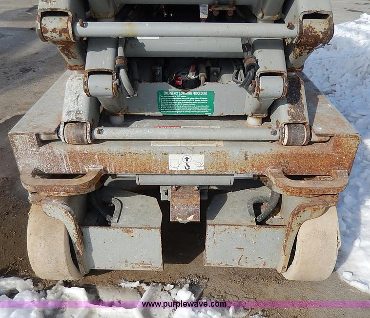 image for item I9337 2006 Skyjack SJIII3219 electric scissor lift