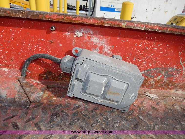 image for item I9337 2006 Skyjack SJIII3219 electric scissor lift