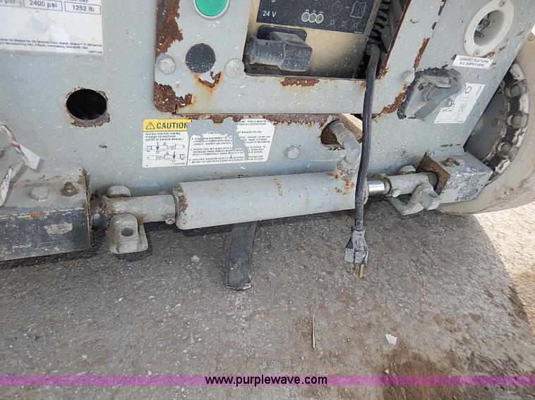 image for item I9337 2006 Skyjack SJIII3219 electric scissor lift