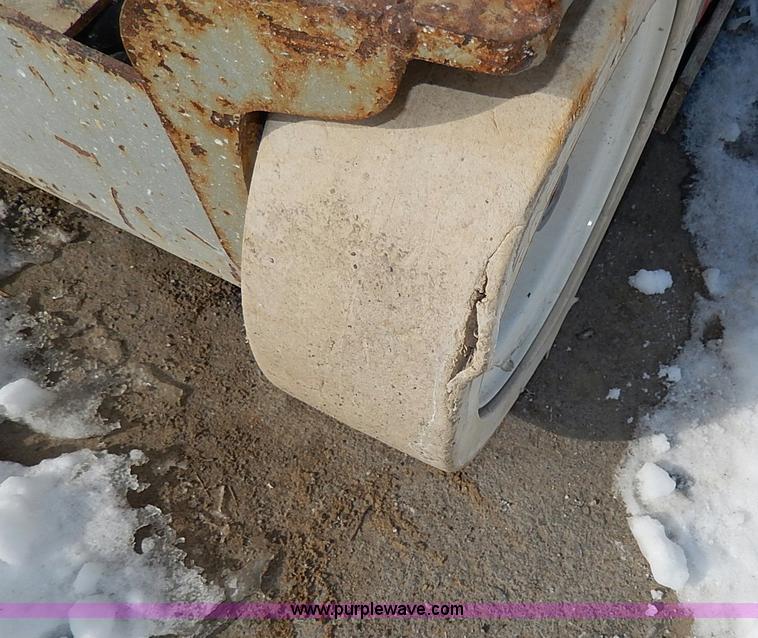 image for item I9337 2006 Skyjack SJIII3219 electric scissor lift