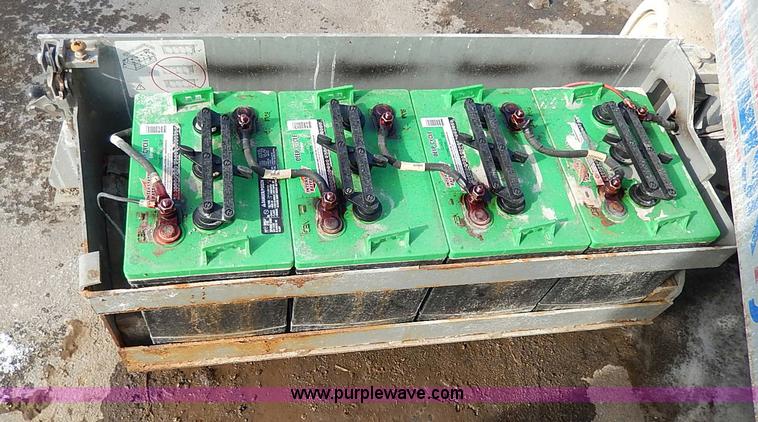 image for item I9337 2006 Skyjack SJIII3219 electric scissor lift