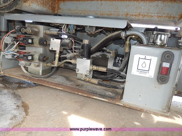 image for item I9337 2006 Skyjack SJIII3219 electric scissor lift