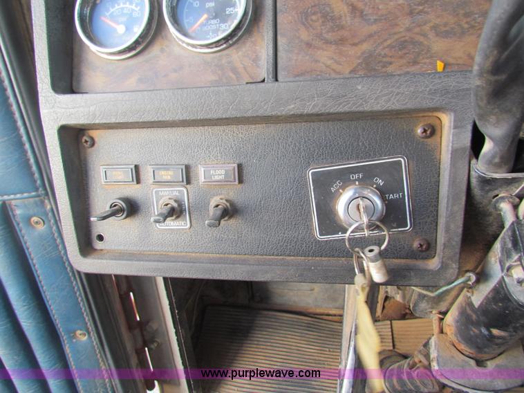 image for item AE9038 1983 Kenworth W900 semi truck