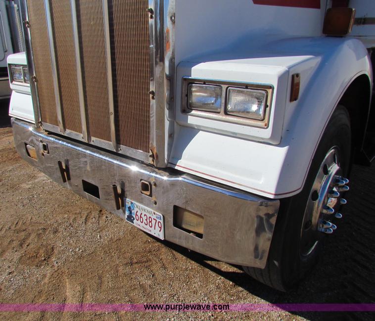 image for item AE9038 1983 Kenworth W900 semi truck