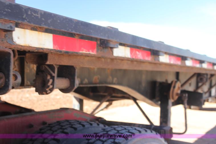 image for item AJ9495 1995 Transcraft TL-2000 48' flatbed trailer