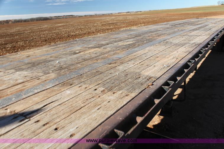 image for item AJ9495 1995 Transcraft TL-2000 48' flatbed trailer