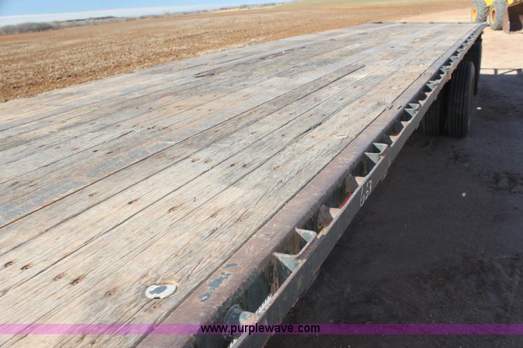 image for item AJ9495 1995 Transcraft TL-2000 48' flatbed trailer