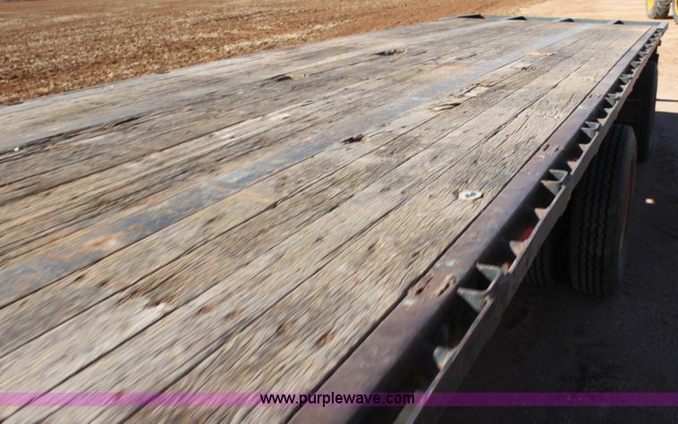 image for item AJ9495 1995 Transcraft TL-2000 48' flatbed trailer