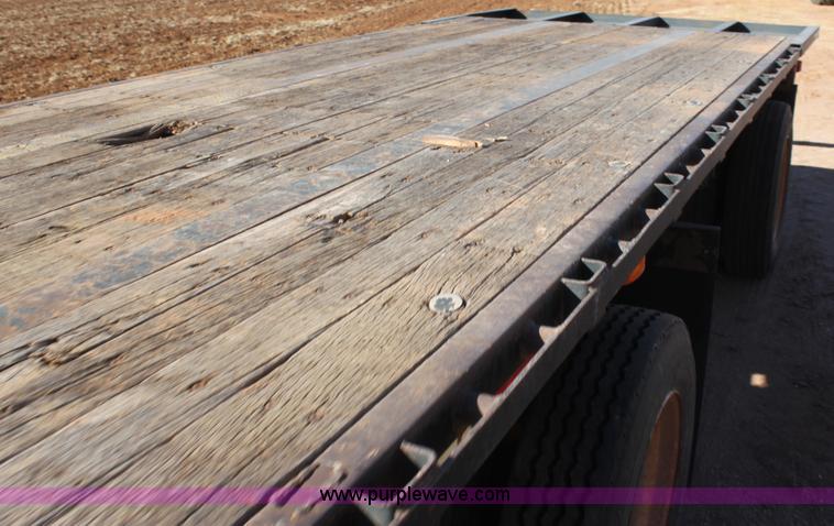 image for item AJ9495 1995 Transcraft TL-2000 48' flatbed trailer