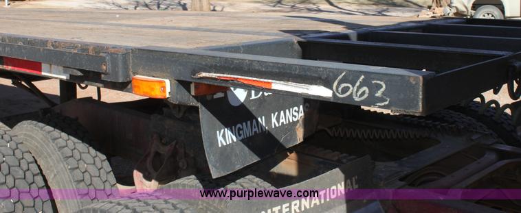 image for item AJ9495 1995 Transcraft TL-2000 48' flatbed trailer