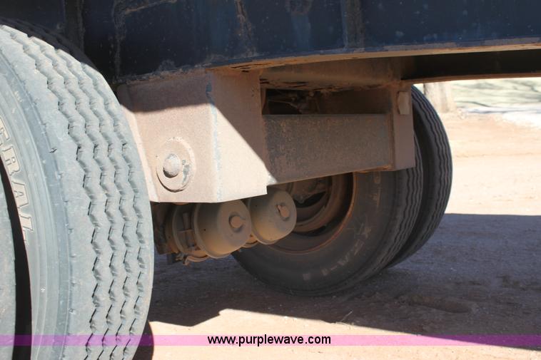 image for item AJ9495 1995 Transcraft TL-2000 48' flatbed trailer