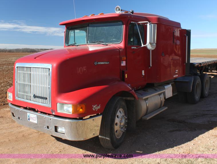 image for item AJ9496 1995 International 9200 semi truck