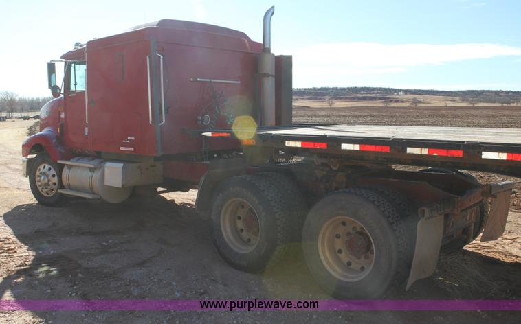 image for item AJ9496 1995 International 9200 semi truck