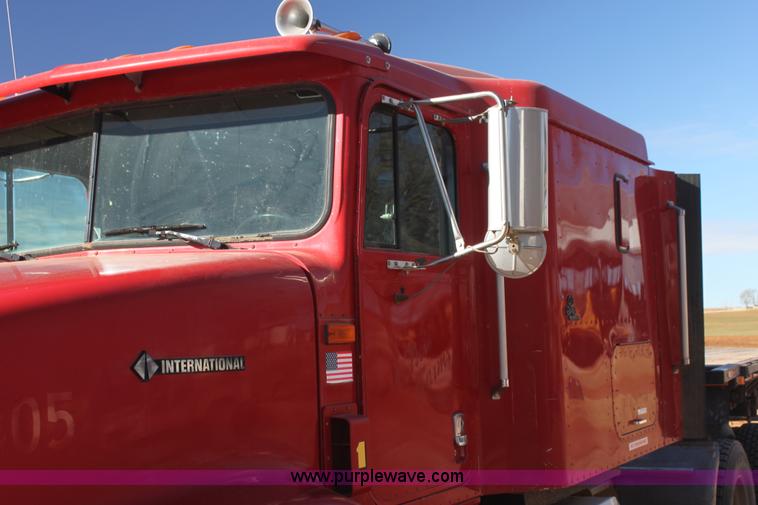 image for item AJ9496 1995 International 9200 semi truck