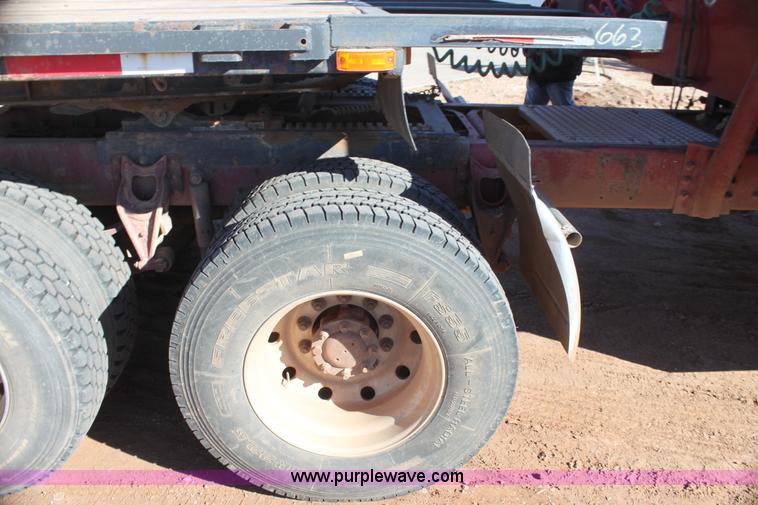 image for item AJ9496 1995 International 9200 semi truck