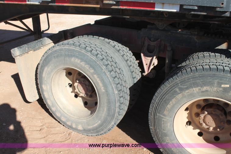 image for item AJ9496 1995 International 9200 semi truck