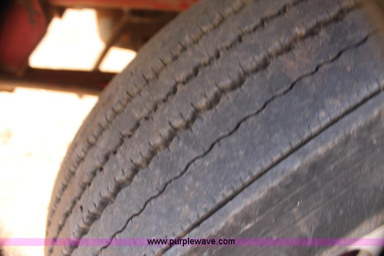 image for item AJ9496 1995 International 9200 semi truck