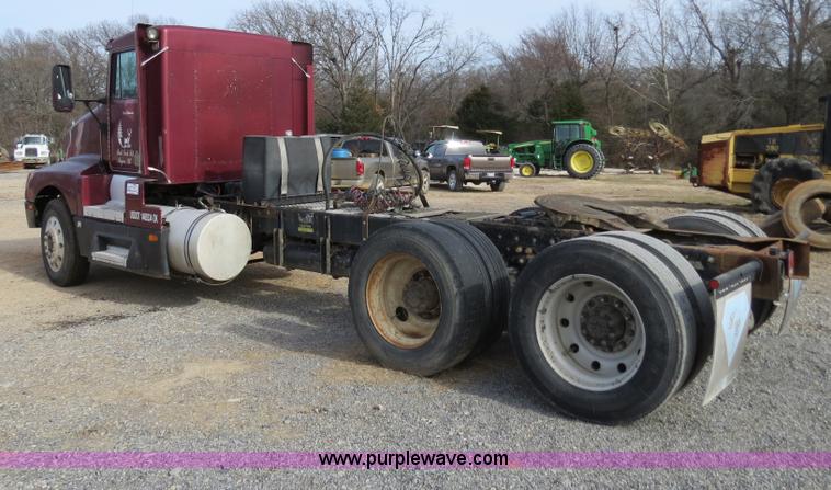 image for item B4866 1992 Kenworth T600 semi truck