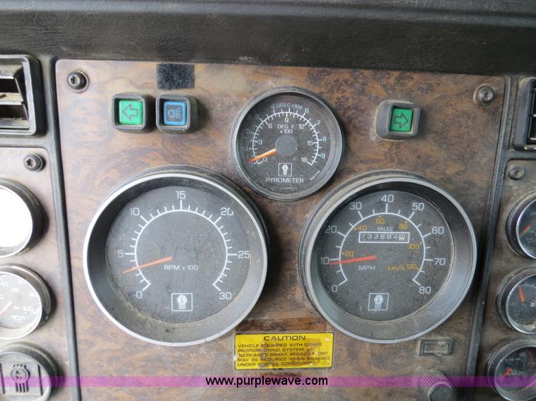 image for item B4866 1992 Kenworth T600 semi truck