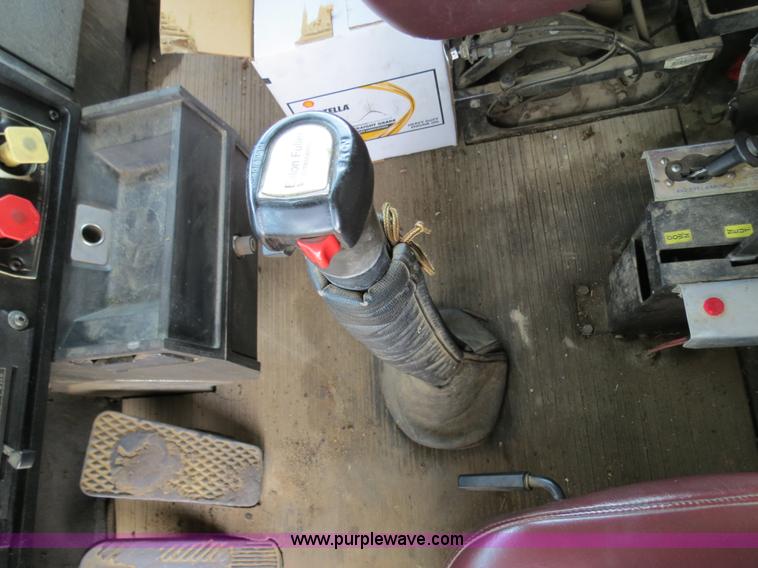 image for item B4866 1992 Kenworth T600 semi truck