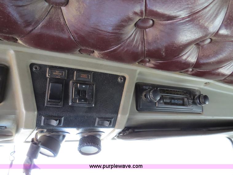 image for item B4866 1992 Kenworth T600 semi truck