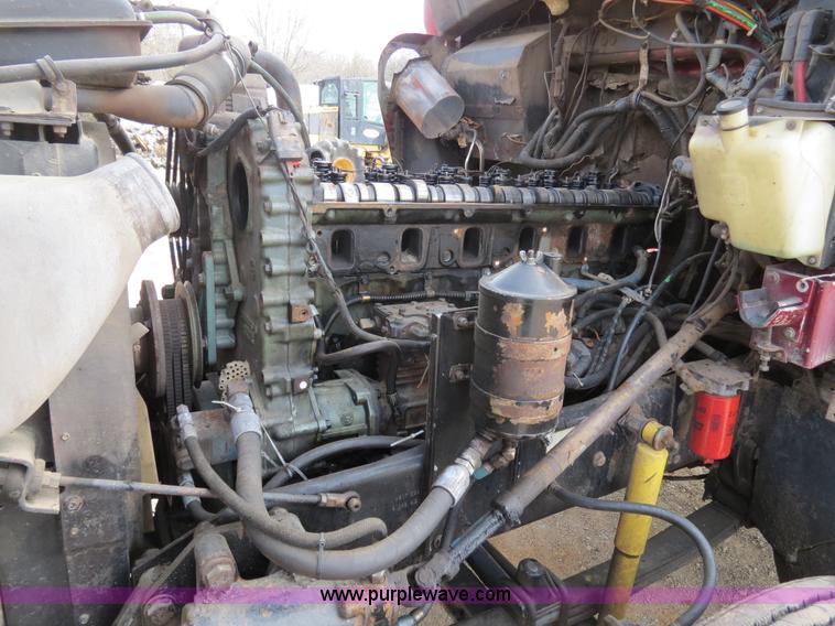 image for item B4866 1992 Kenworth T600 semi truck