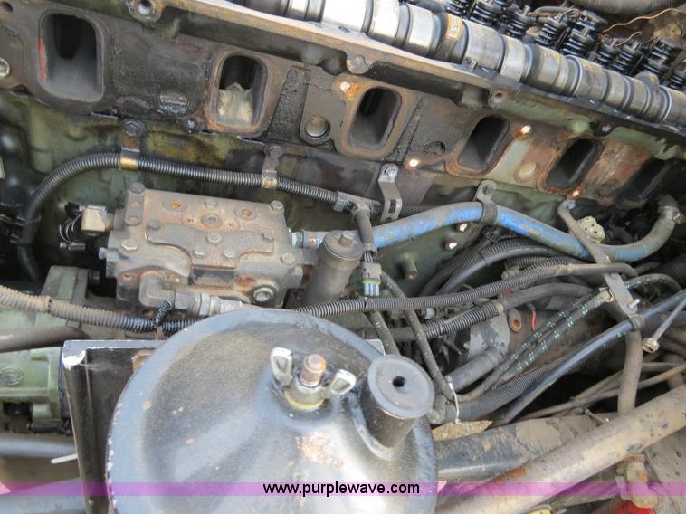 image for item B4866 1992 Kenworth T600 semi truck