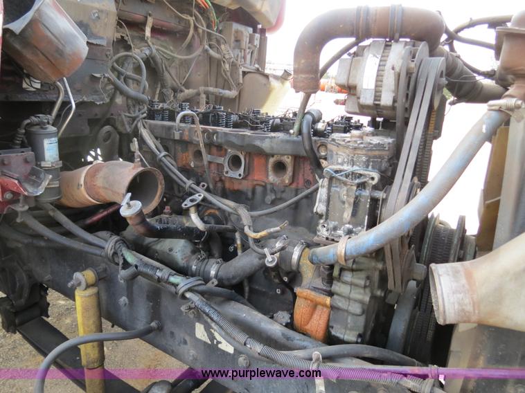 image for item B4866 1992 Kenworth T600 semi truck