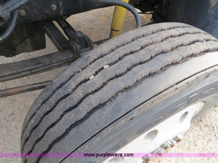 image for item B4866 1992 Kenworth T600 semi truck