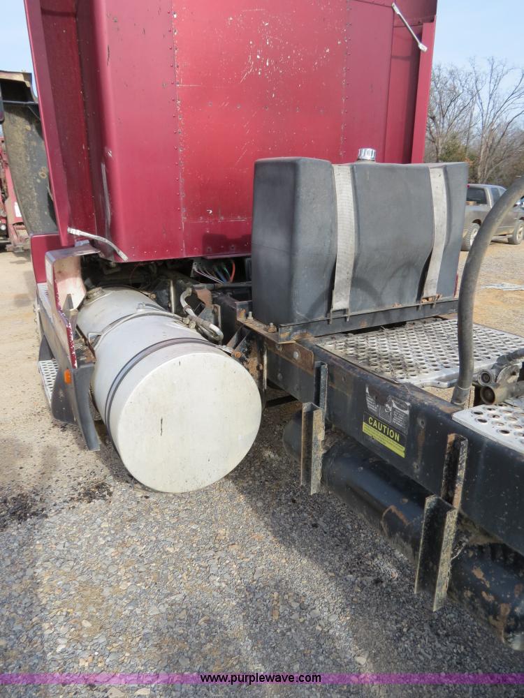 image for item B4866 1992 Kenworth T600 semi truck