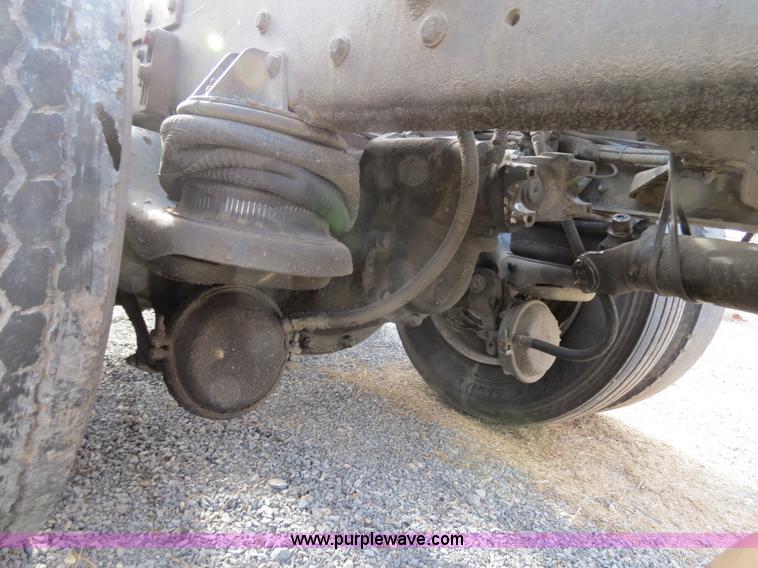 image for item B4866 1992 Kenworth T600 semi truck