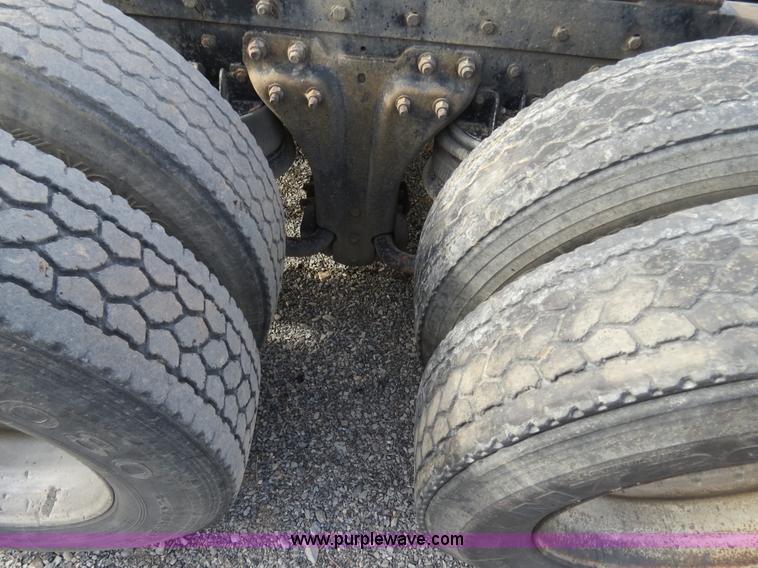 image for item B4866 1992 Kenworth T600 semi truck