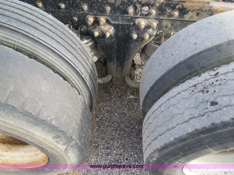 image for item B4866 1992 Kenworth T600 semi truck