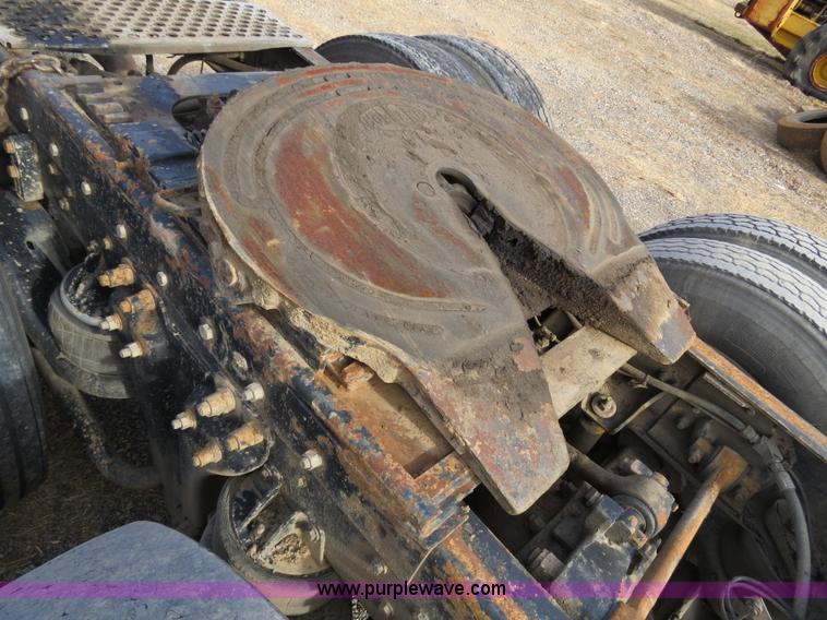 image for item B4866 1992 Kenworth T600 semi truck