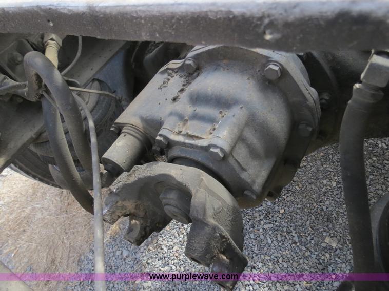 image for item B4866 1992 Kenworth T600 semi truck