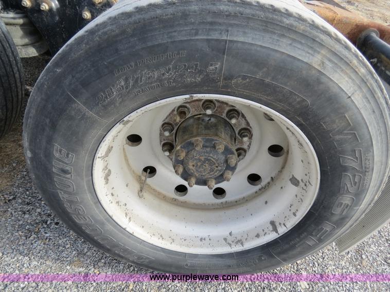 image for item B4866 1992 Kenworth T600 semi truck