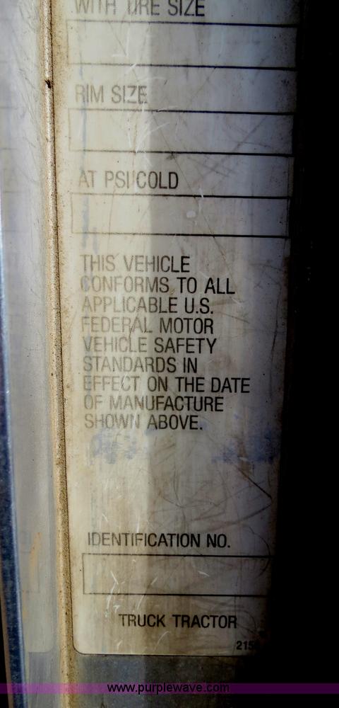 image for item B4866 1992 Kenworth T600 semi truck