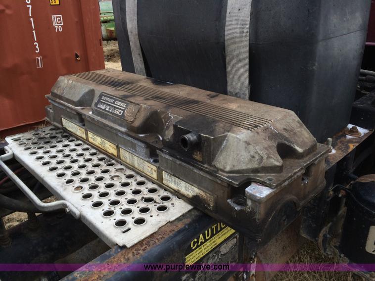 image for item B4866 1992 Kenworth T600 semi truck