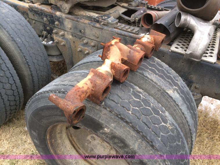 image for item B4866 1992 Kenworth T600 semi truck