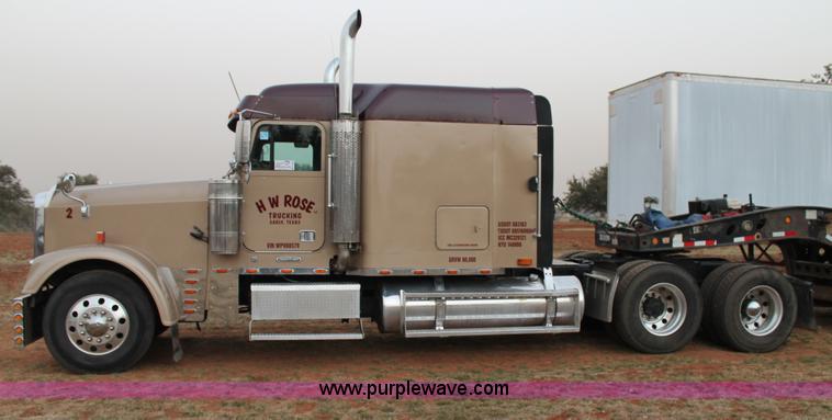 image for item C3760 1998 Freightliner FLD semi truck