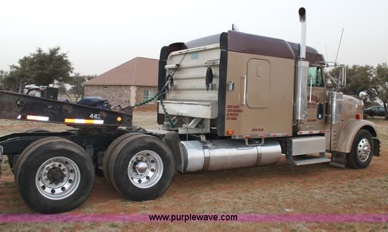 image for item C3760 1998 Freightliner FLD semi truck