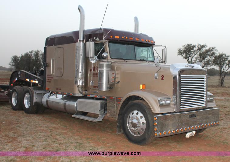 image for item C3760 1998 Freightliner FLD semi truck