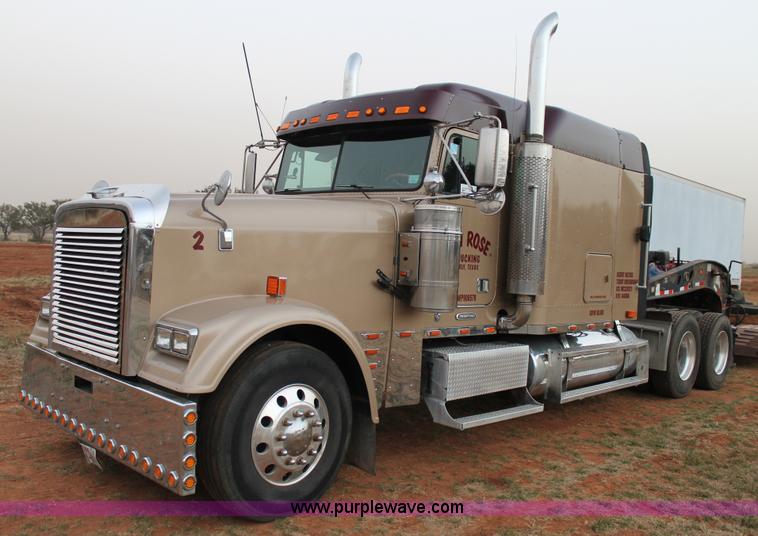 image for item C3760 1998 Freightliner FLD semi truck