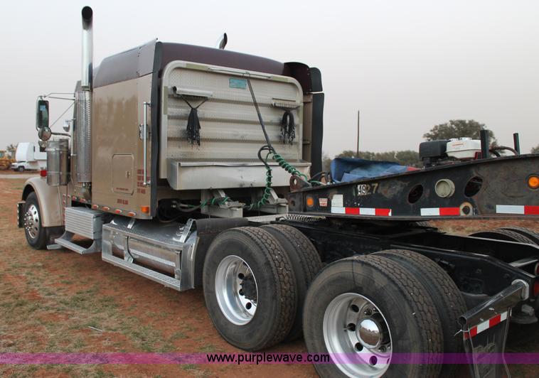 image for item C3760 1998 Freightliner FLD semi truck