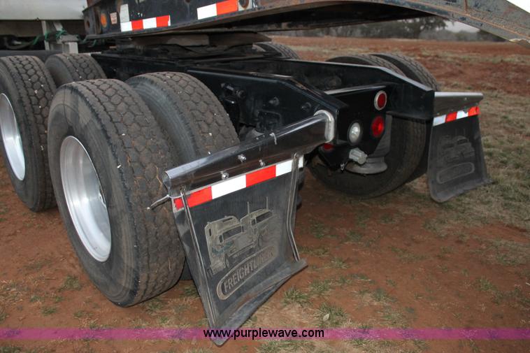 image for item C3760 1998 Freightliner FLD semi truck