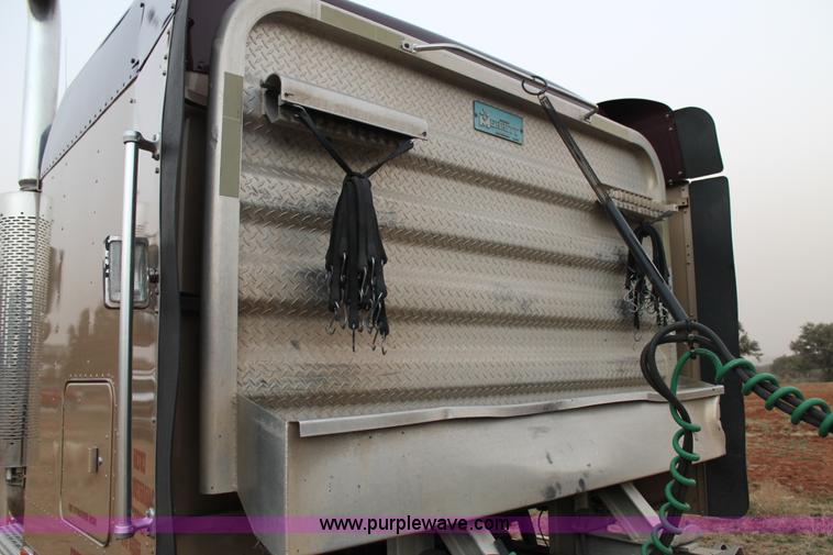 image for item C3760 1998 Freightliner FLD semi truck