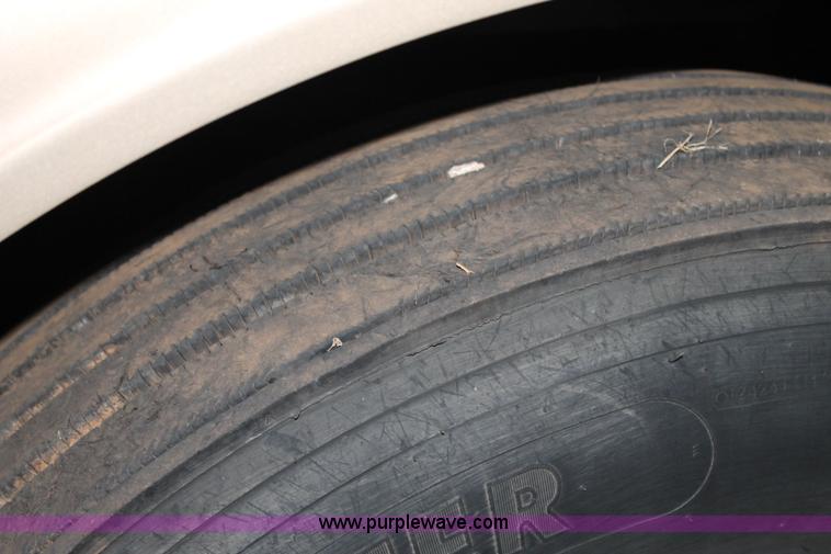 image for item C3760 1998 Freightliner FLD semi truck